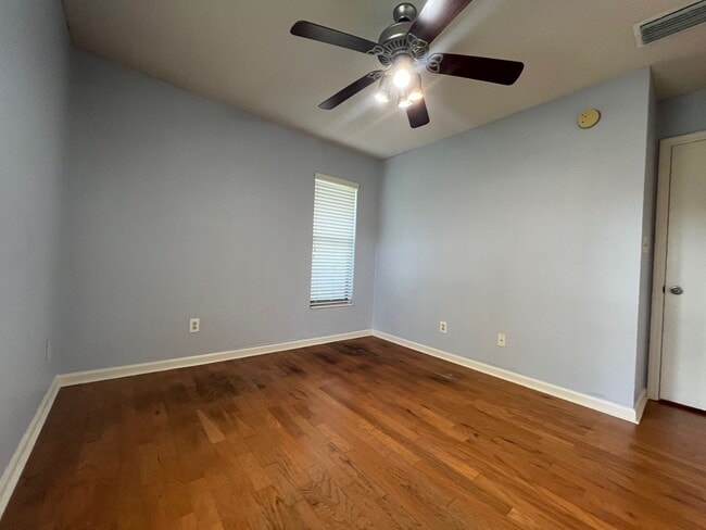 Building Photo - Audubon Park 2/2 Corner Unit Villa with La...