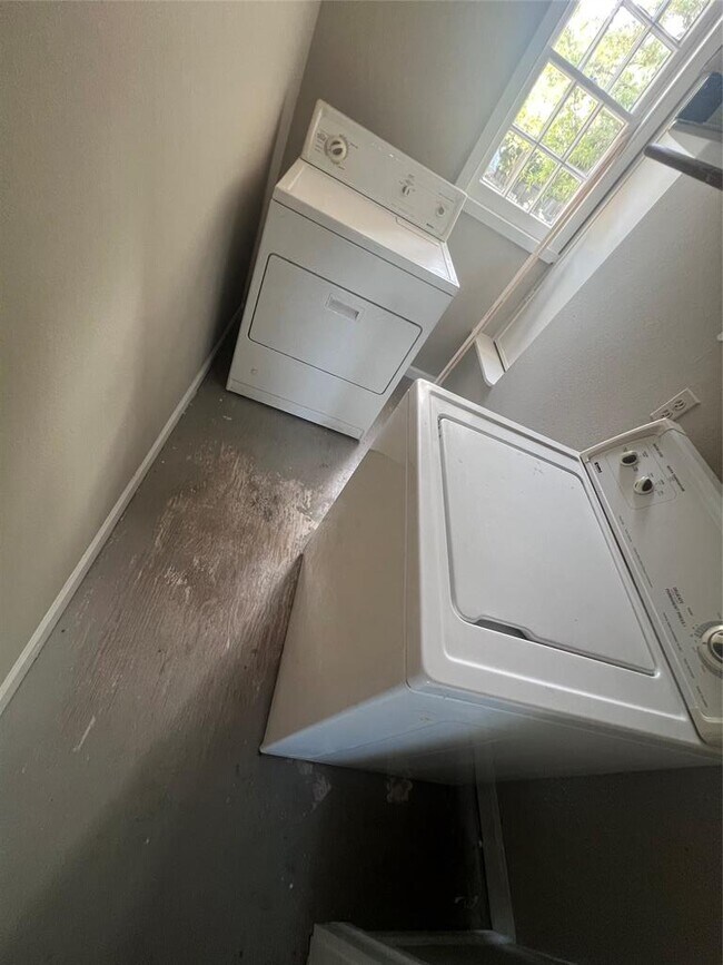 Building Photo - 305 Moore Blvd