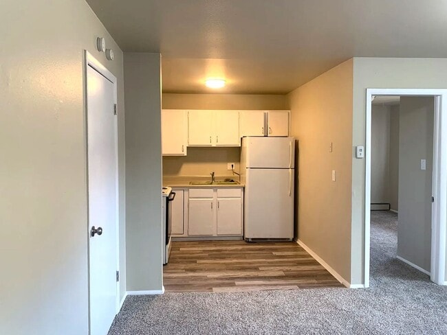 Building Photo - 1660 Moore Ave