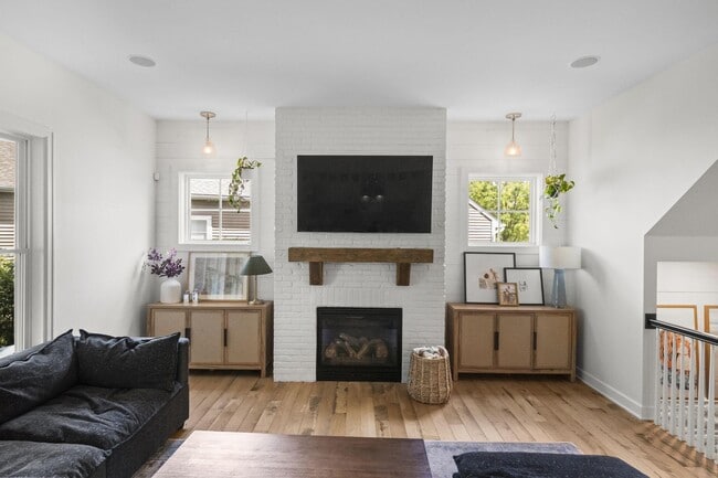 Building Photo - 10420 Pagoda Way
