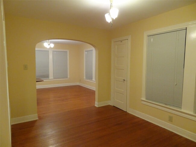 Building Photo - 633 Harvard St