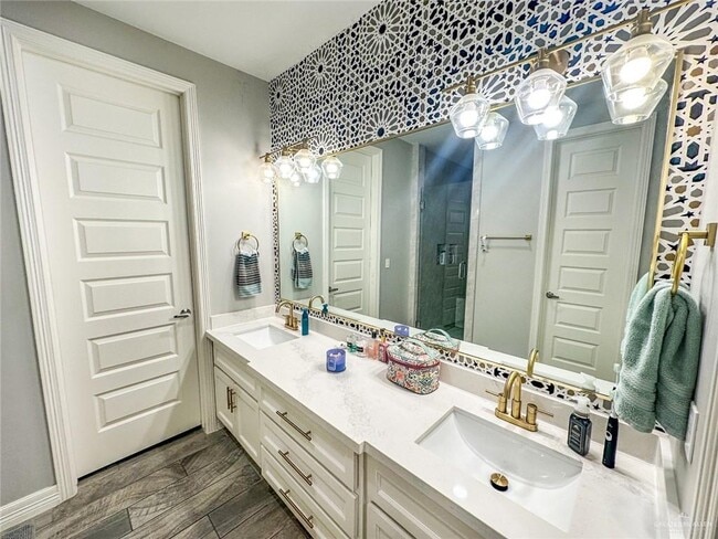 Building Photo - 24 Water Lily Ave