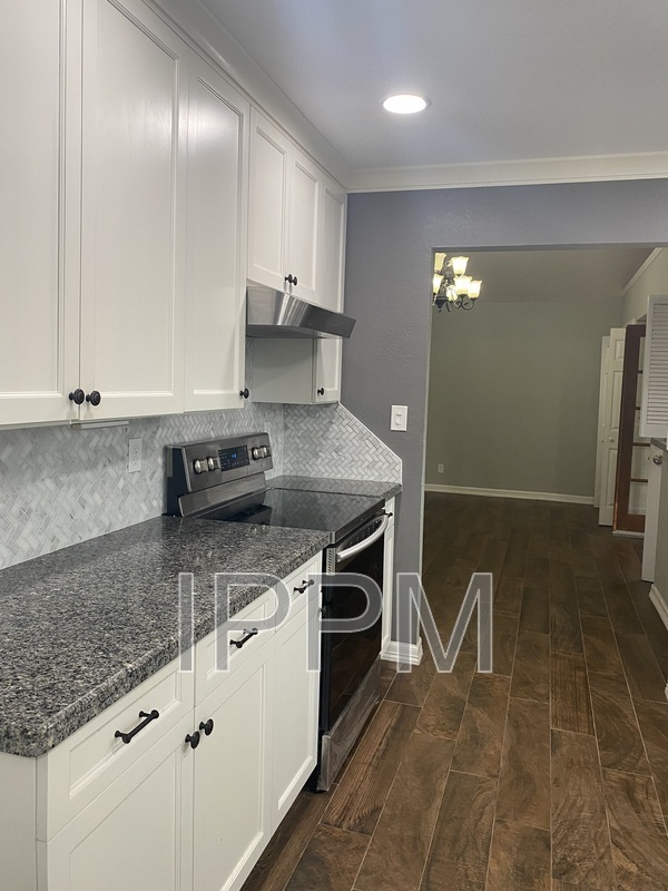 Building Photo - 609 Inverary Dr