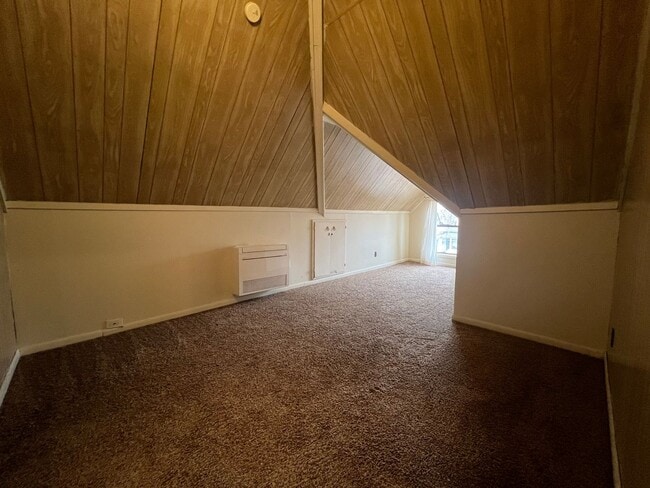 Building Photo - 3 bed and 2 bath house in downtown Johnson...