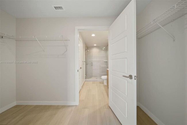 Building Photo - 555 NE 8th St