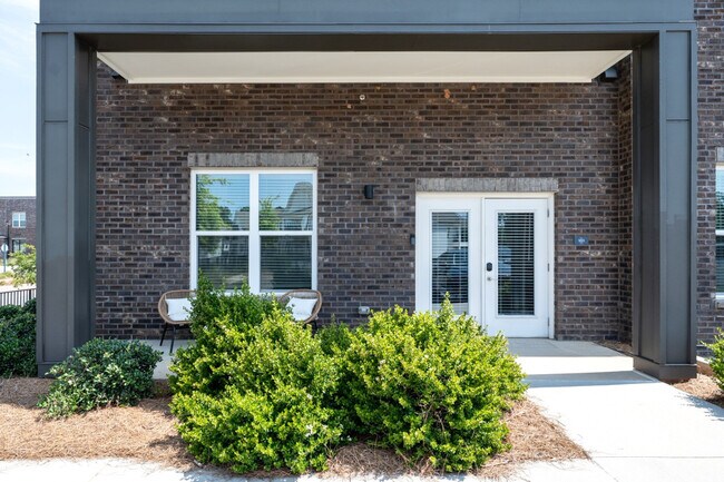 Building Photo - 215 Addison Rd