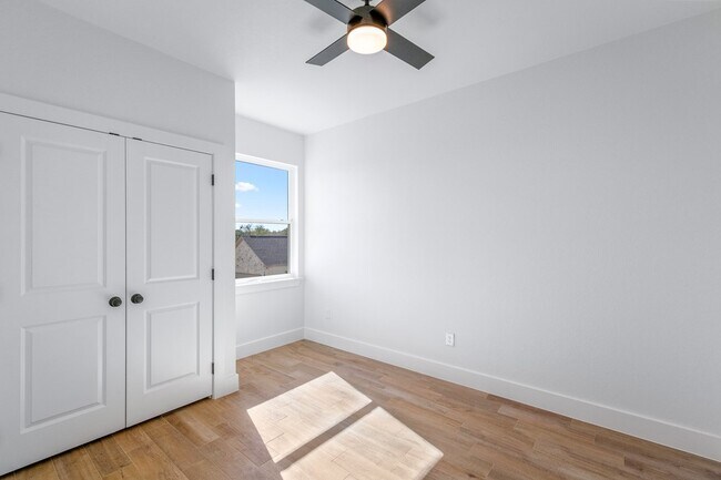 Building Photo - 130 Homer Dr W