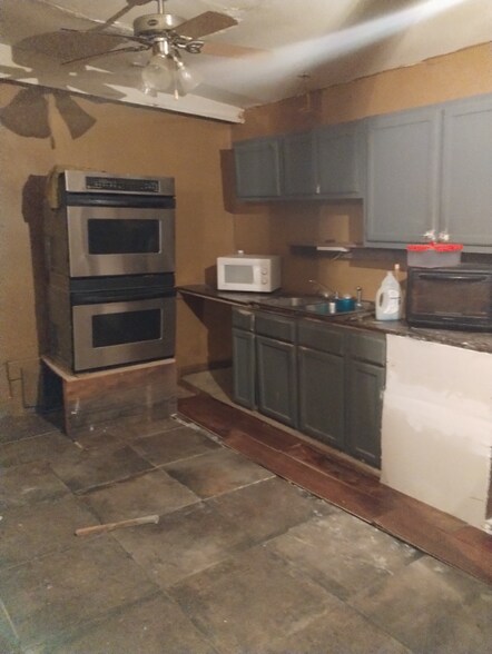 Building Photo - 357 Holly Ln