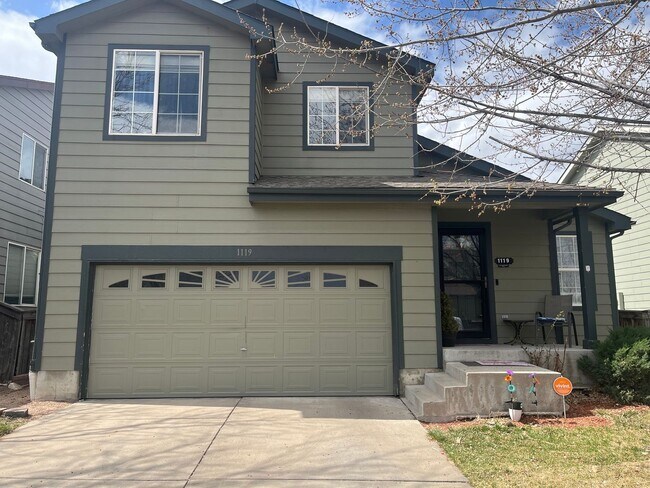 Primary Photo - Spacious 3 bedroom 3 1/2 Bath