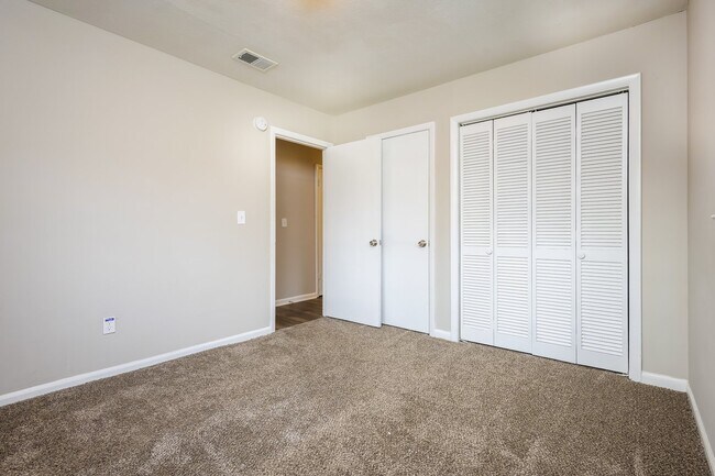 Building Photo - 4784 Gardiner Dr