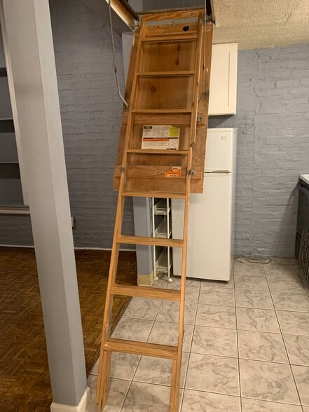 Stairs to loft - 2800 N Pine Grove Ave