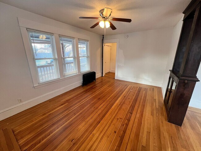 Building Photo - 25-27 Maple St