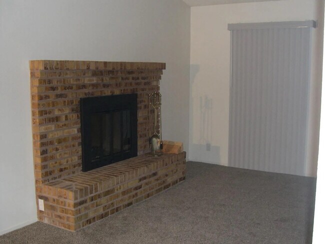 Building Photo - 4310 Caliente St