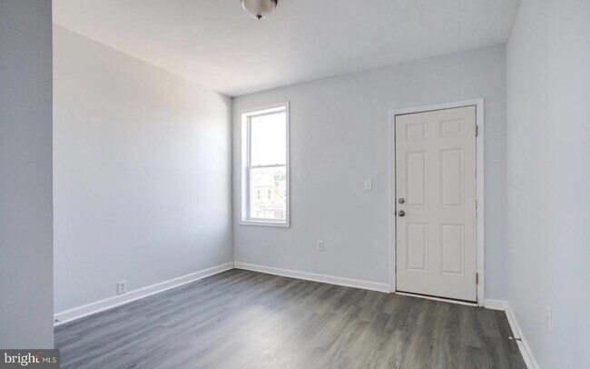 Building Photo - 3007 Oakley Ave
