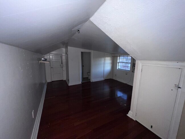 Building Photo - 218 E Haven Rd