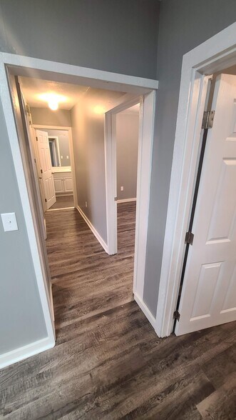 Building Photo - 225 Lexington Rd