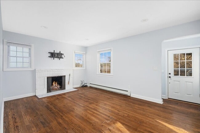 Building Photo - Updated Single Family Rental in White Plains