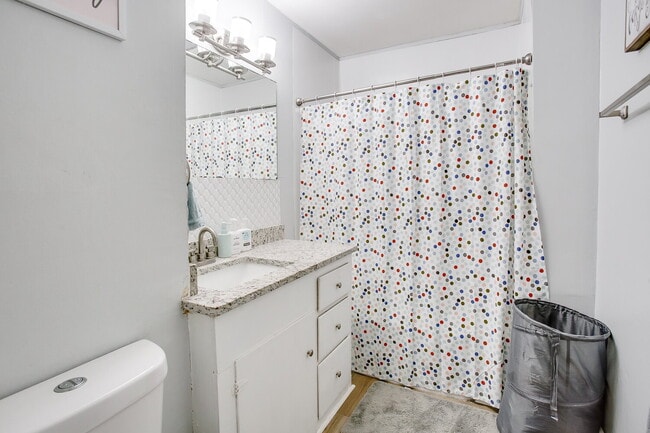 Building Photo - Short term leasing option through the end ...