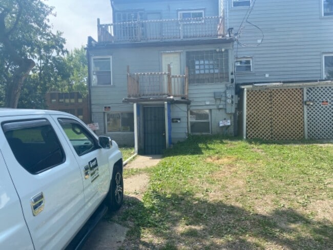 Building Photo - 1532 Woodland Ave NW