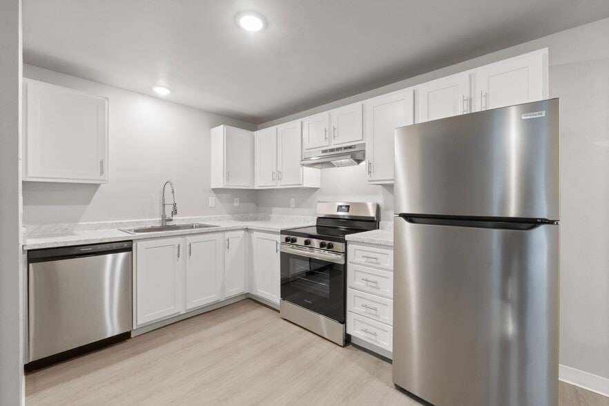 Primary Photo - Chambers Crest