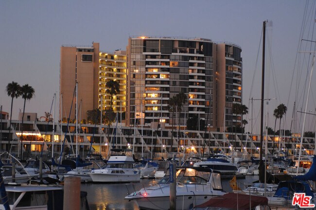 Building Photo - 4314 Marina City Dr