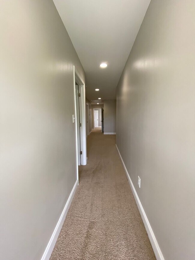 Building Photo - 162 Strickland Ave