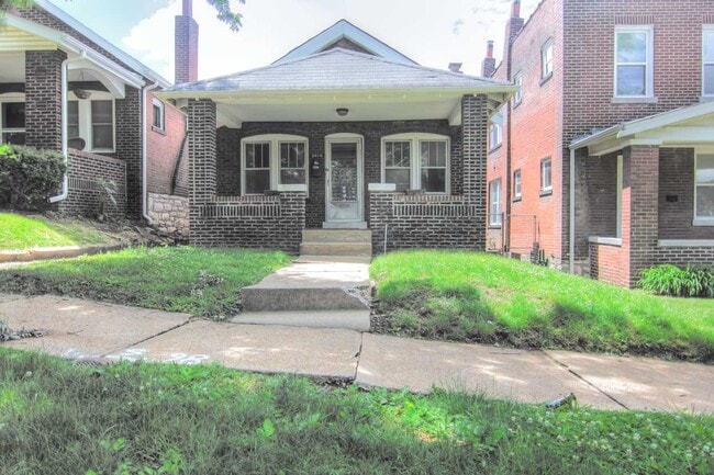 Primary Photo - Nicely remodeled 2 bedroom 1 bath home in ...