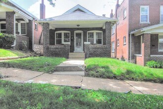 Building Photo - Nicely remodeled 2 bedroom 1 bath home in ...