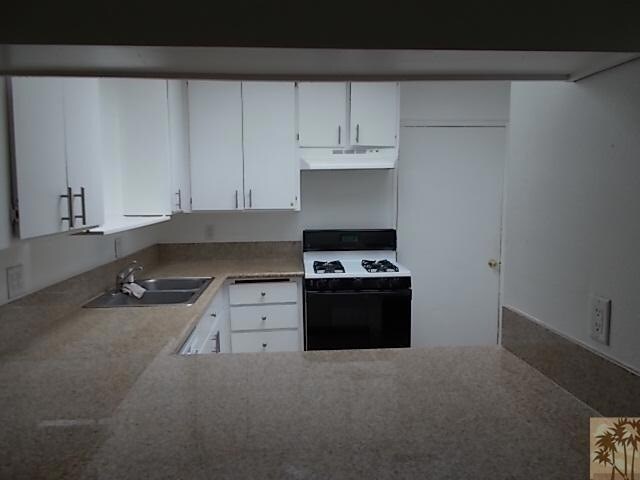 Building Photo - 9774 Palm Dr