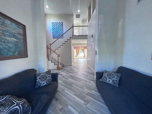 Building Photo - Beautiful Four Bedroom Home in Sacramento
