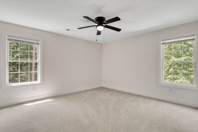 Building Photo - Beautiful Rental in The Highlands – Spacio...