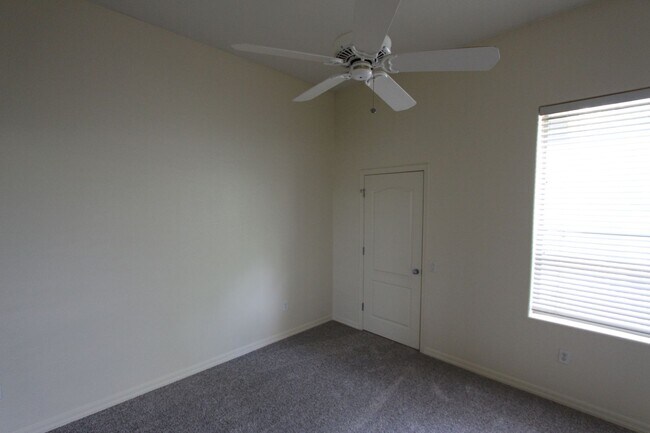 Building Photo - Spacious 2 Bedroom Summit Park Condo with Private Balcony & Soaking Tub