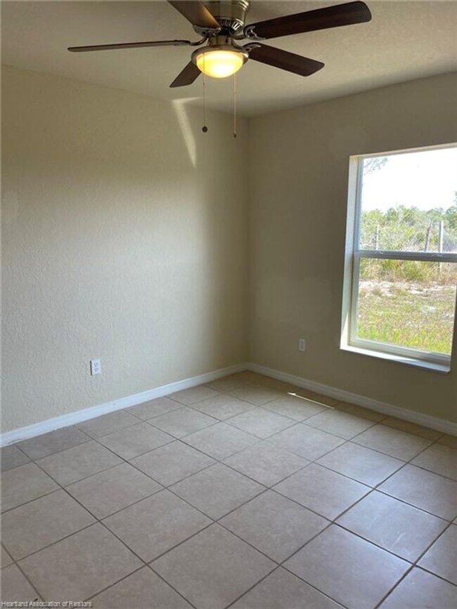 Building Photo - GREAT LOCATION! GREAT PRICE!  3 Bedroom, 2...