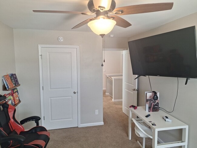 Building Photo - Delightful Four Bedroom Home Approximately...