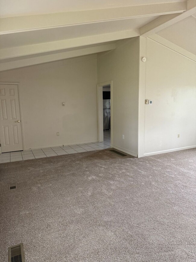 Building Photo - 3 bd / 1.5 bth Single Family Home in Quake...