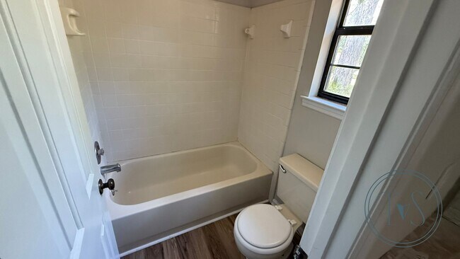 Building Photo - RATE DROP ALERT! (was $2000/month)