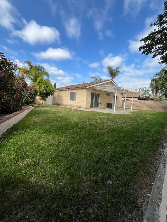 Building Photo - RECENTLY REFURBISHED  SINGLE STORY HOUSE W...