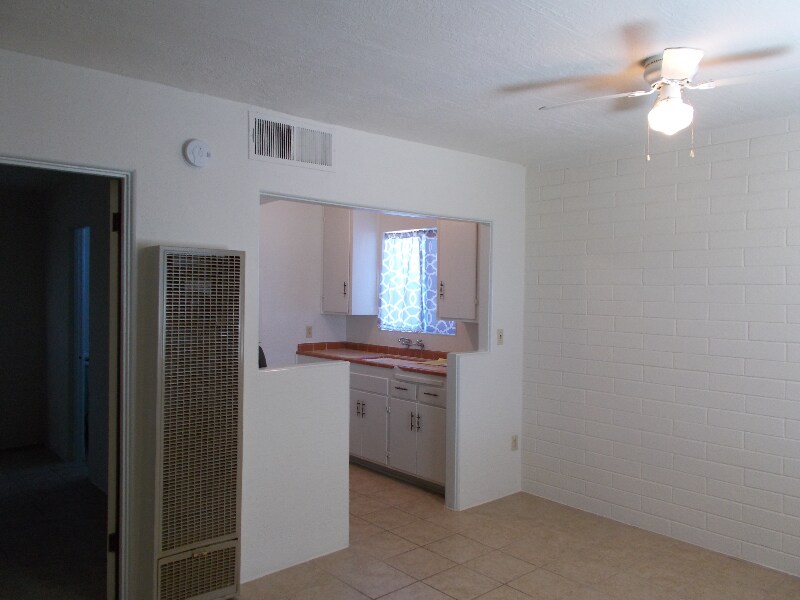 Building Photo - 4335 N 15th Ave