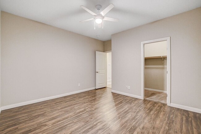 Building Photo - Spacious four bedroom in the Southwest