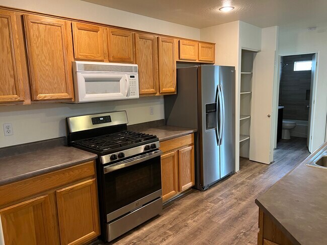 Building Photo - 39013 N Habitat Cir