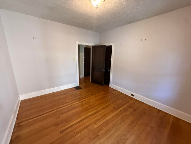 Building Photo - 608 Kastle Rd