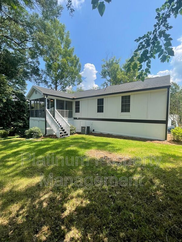 Building Photo - 10500 Worthington Hills Manor