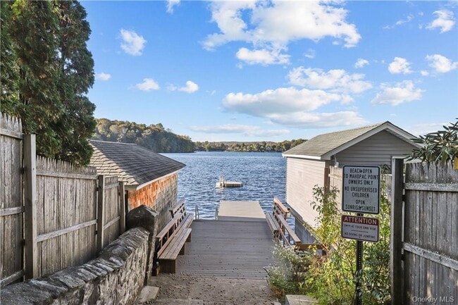 Building Photo - 33 Sycamore Rd