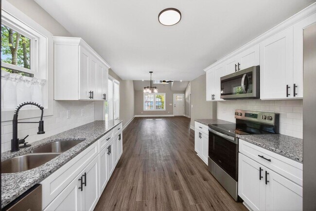 Building Photo - 206 Ross Ave