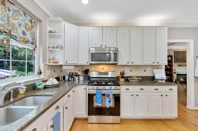 Building Photo - 15346 Bowmans Folly Dr