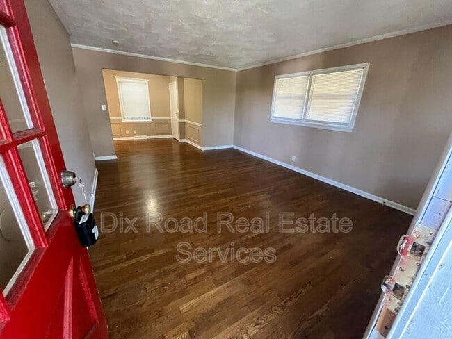 Building Photo - 921 Millikin St