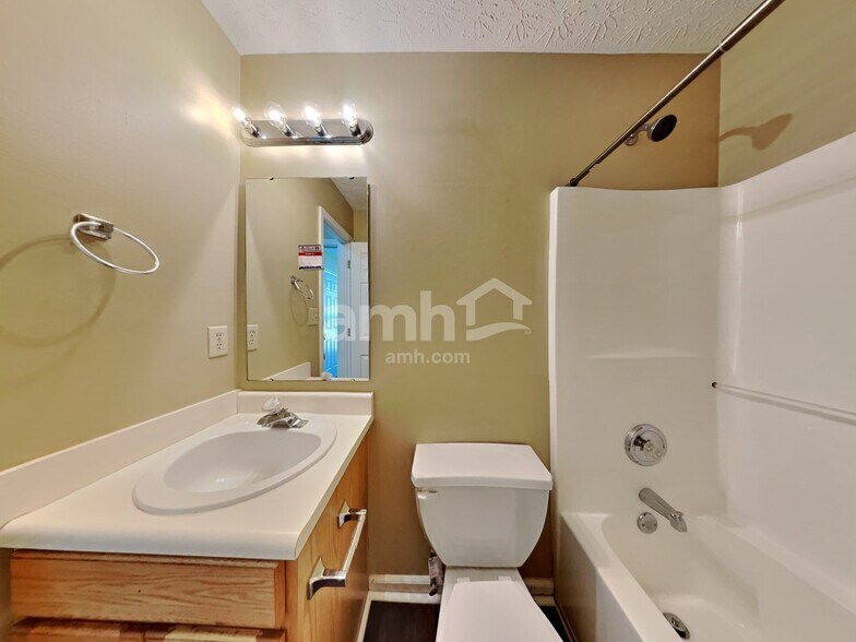 Building Photo - 769 Kingston Cir