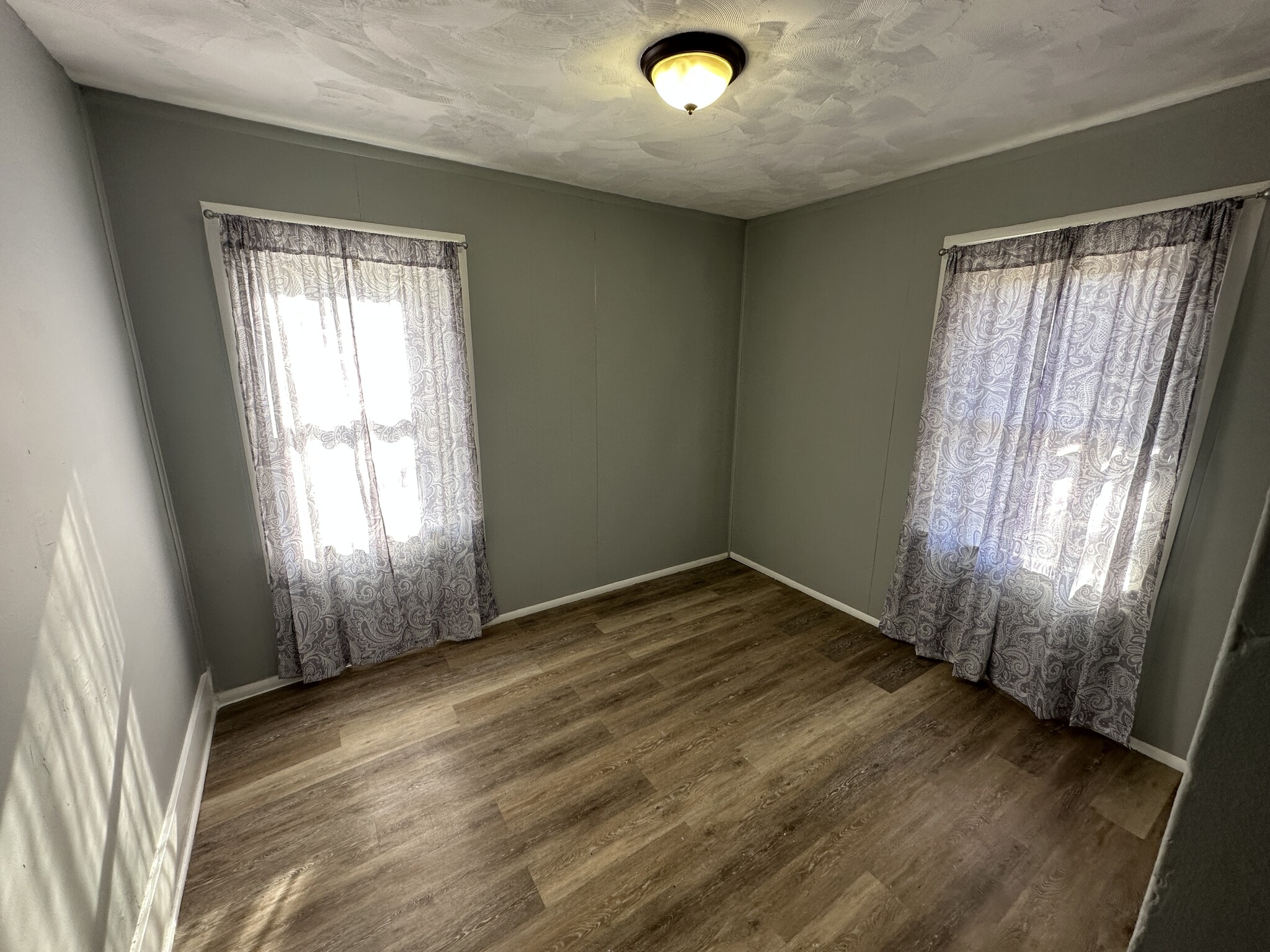 Building Photo - 2029 Cartier St