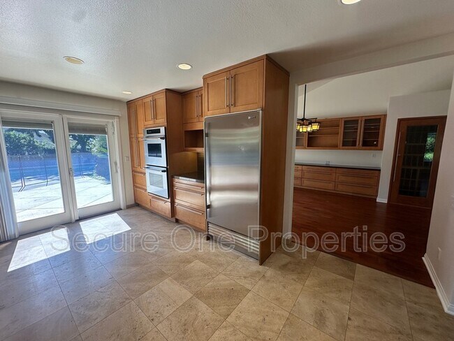 Building Photo - 1390 Calle Pecos