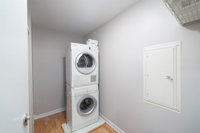 Building Photo - 700 Grove St